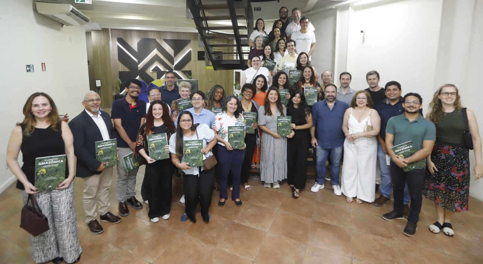 Livro financiado pelo Fundo Hydro destaca inovações na reabilitação ambiental na Amazônia