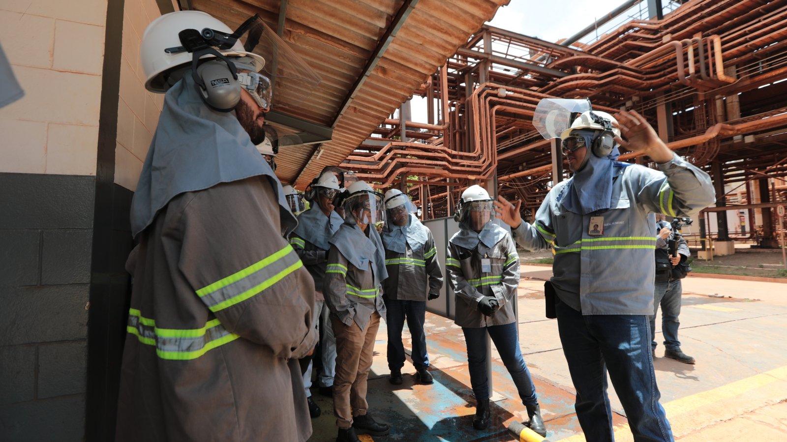 Pesquisadores do Observatório do Desenvolvimento Sustentável de Barcarena visitam as operações da Hydro Alunorte e Albras